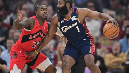 米切尔30+7哈登28分 莫布利25+8骑士力克猛龙总分2-0领先